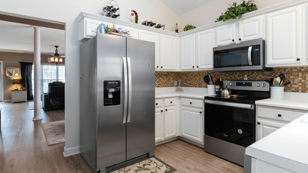 Galley-Kitchen-Design-Ideas-Maximize-Space-and-Style-in-Small-Kitchens-momchefcorner.com